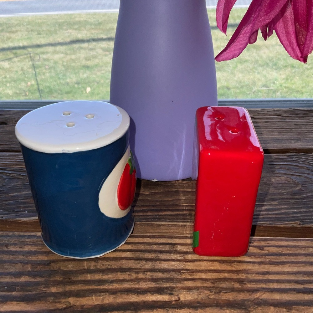 Tomato and Pasta Salt and Pepper Shakers ~ New - Picture 3 of 5